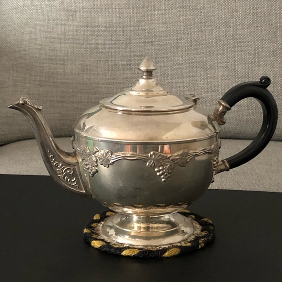 VINTAGE OLD ENGLISH REPRODUCTION SILVER-PLATED TEAPOT 1950’s - Picture 2 of 16